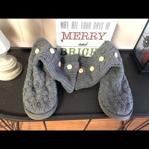 Uggs with cable sweater material size 9